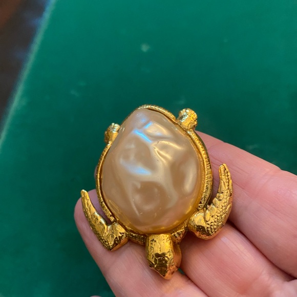 Chanel Brooch/pin - Picture 5 of 5